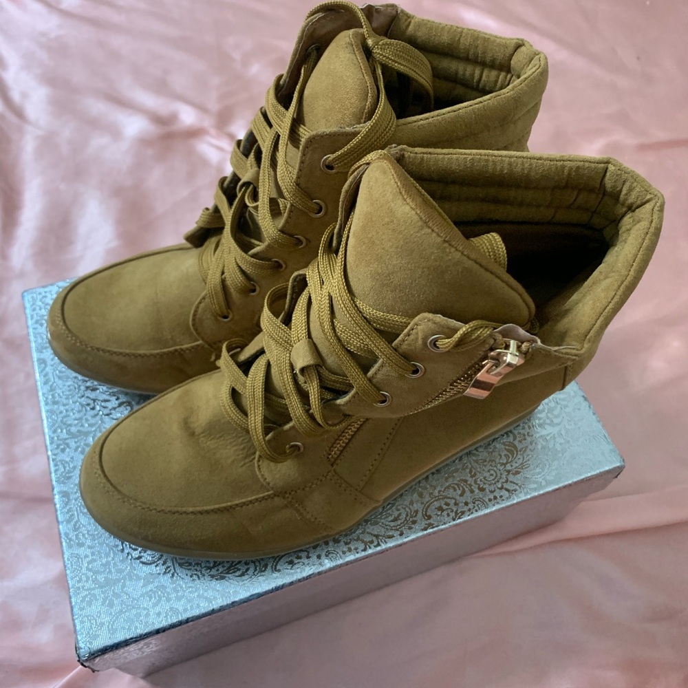 Women’s Tan Lace-Up Wedge Ankle Boots